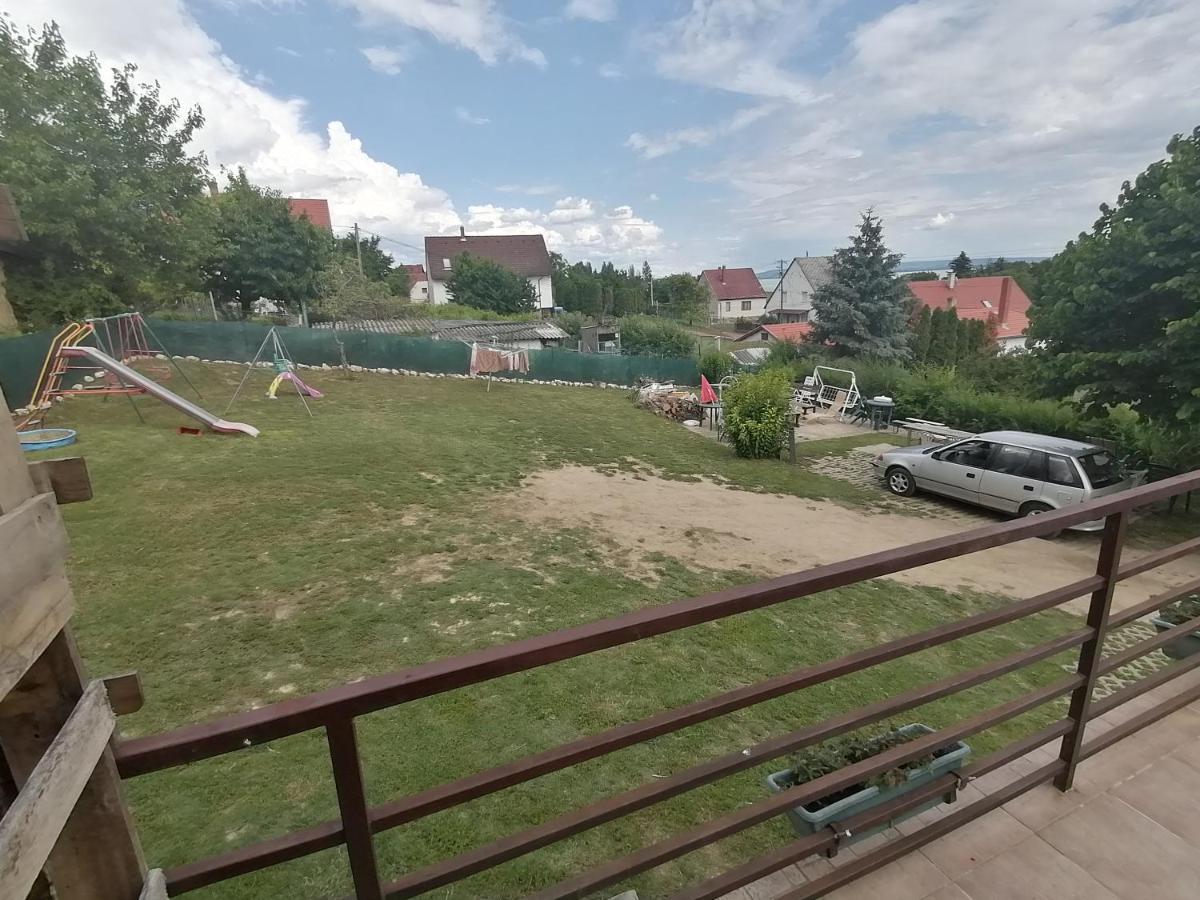 Апартаменти Kekturas-Tora Nyilo Badacsonyi Privat Berlemeny Бадачоньтомай Екстер'єр фото